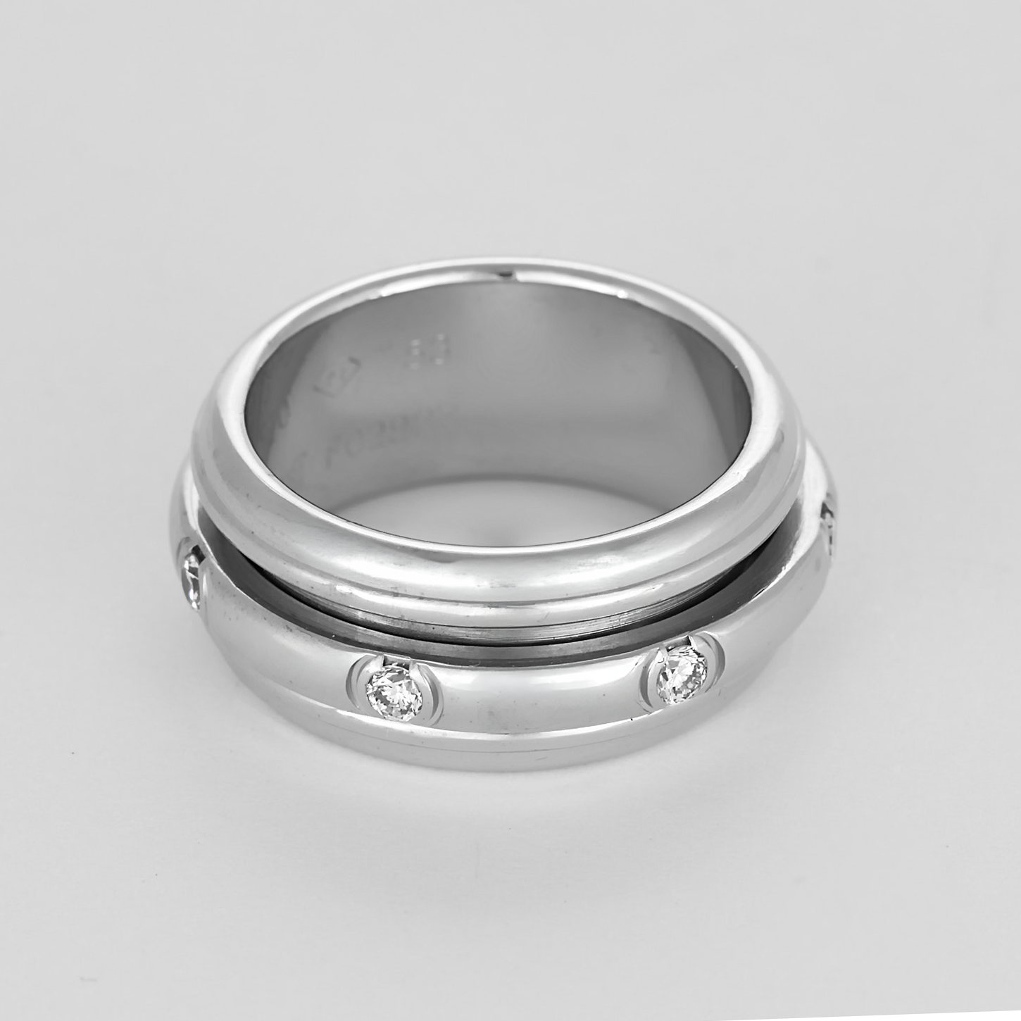 Bague "Possession" PIAGET or blanc et diamants.