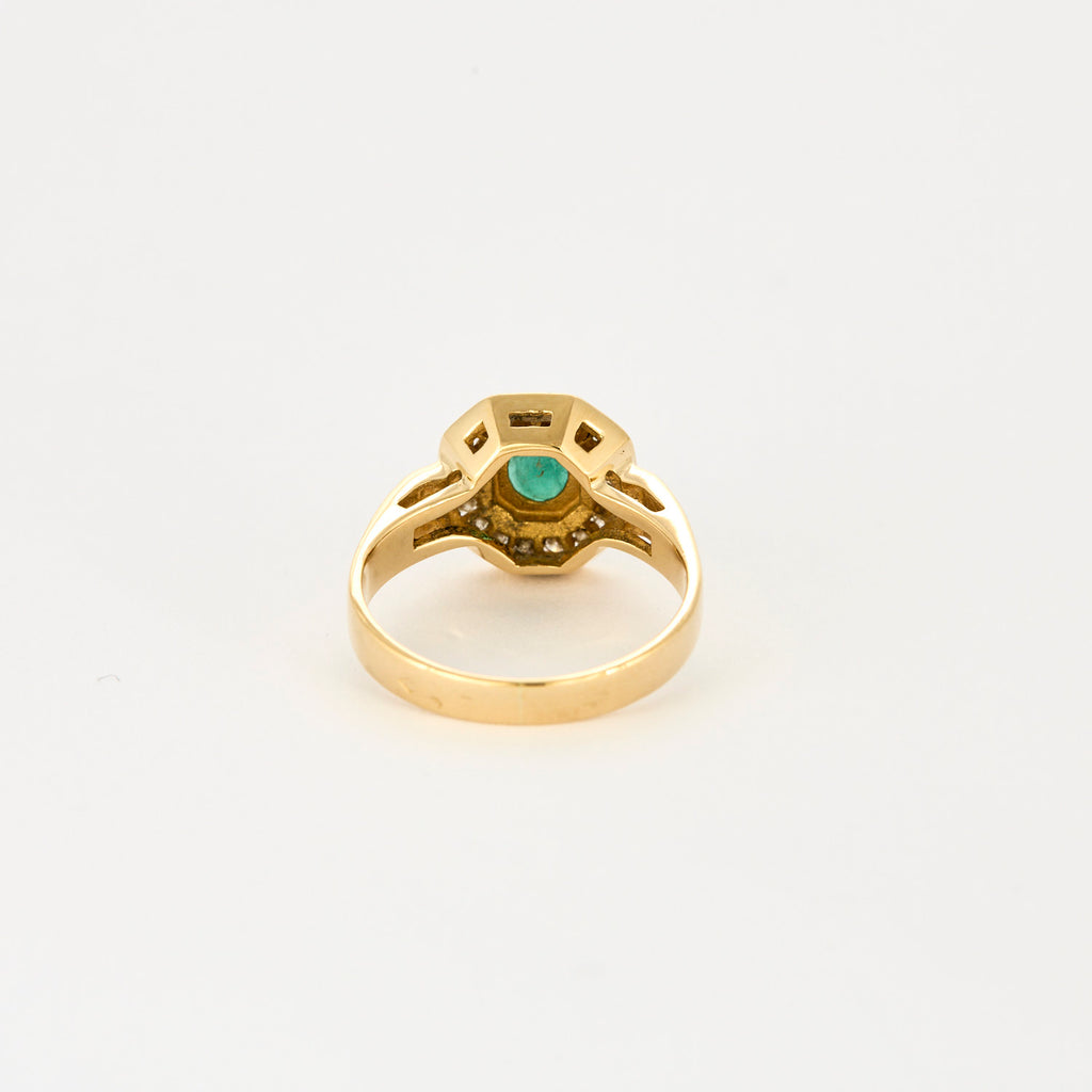Bague vintage en or jaune, diamants et émeraude.