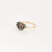 Bague vintage en or, diamants, rubis et saphir.