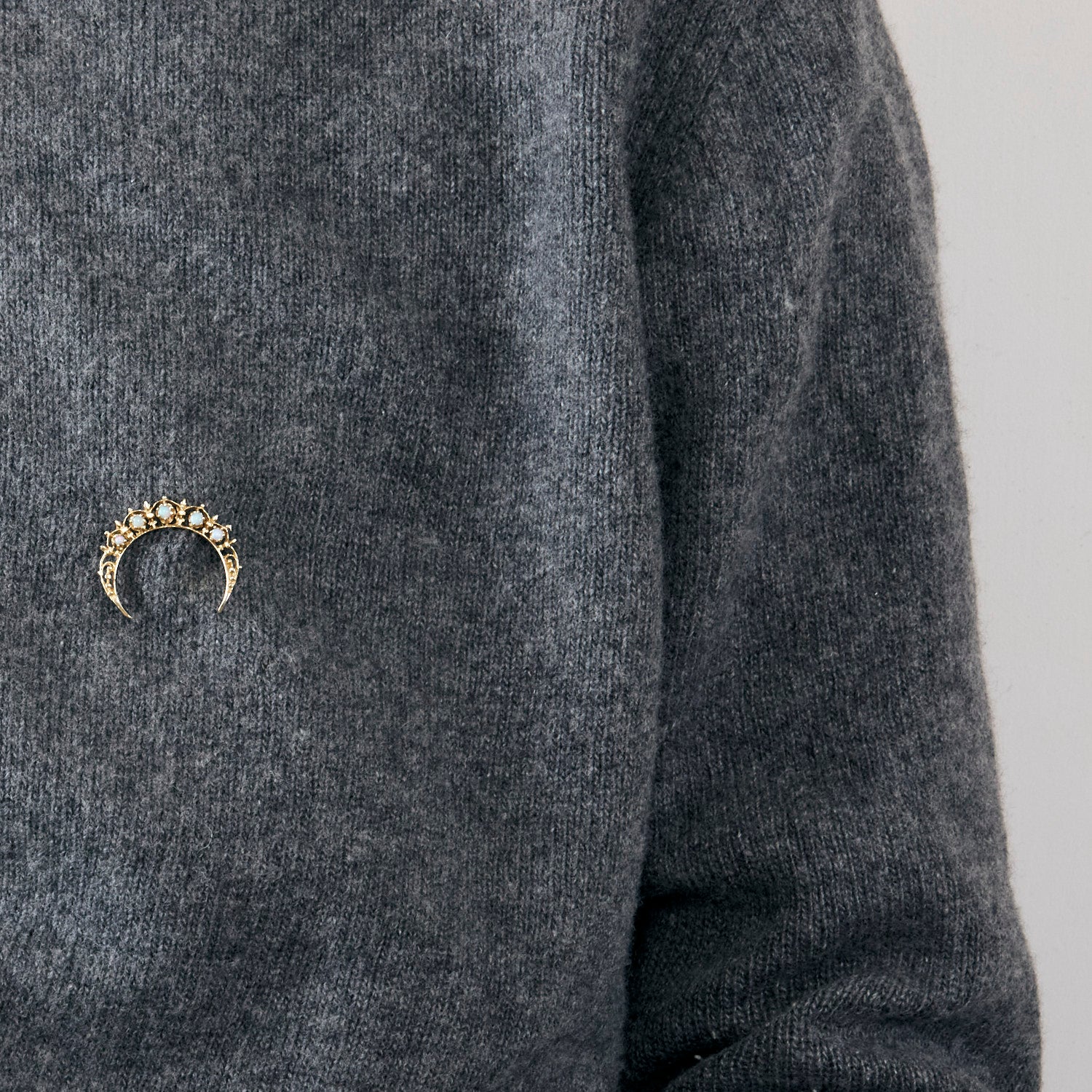 Broche  Lune or jaune et opales