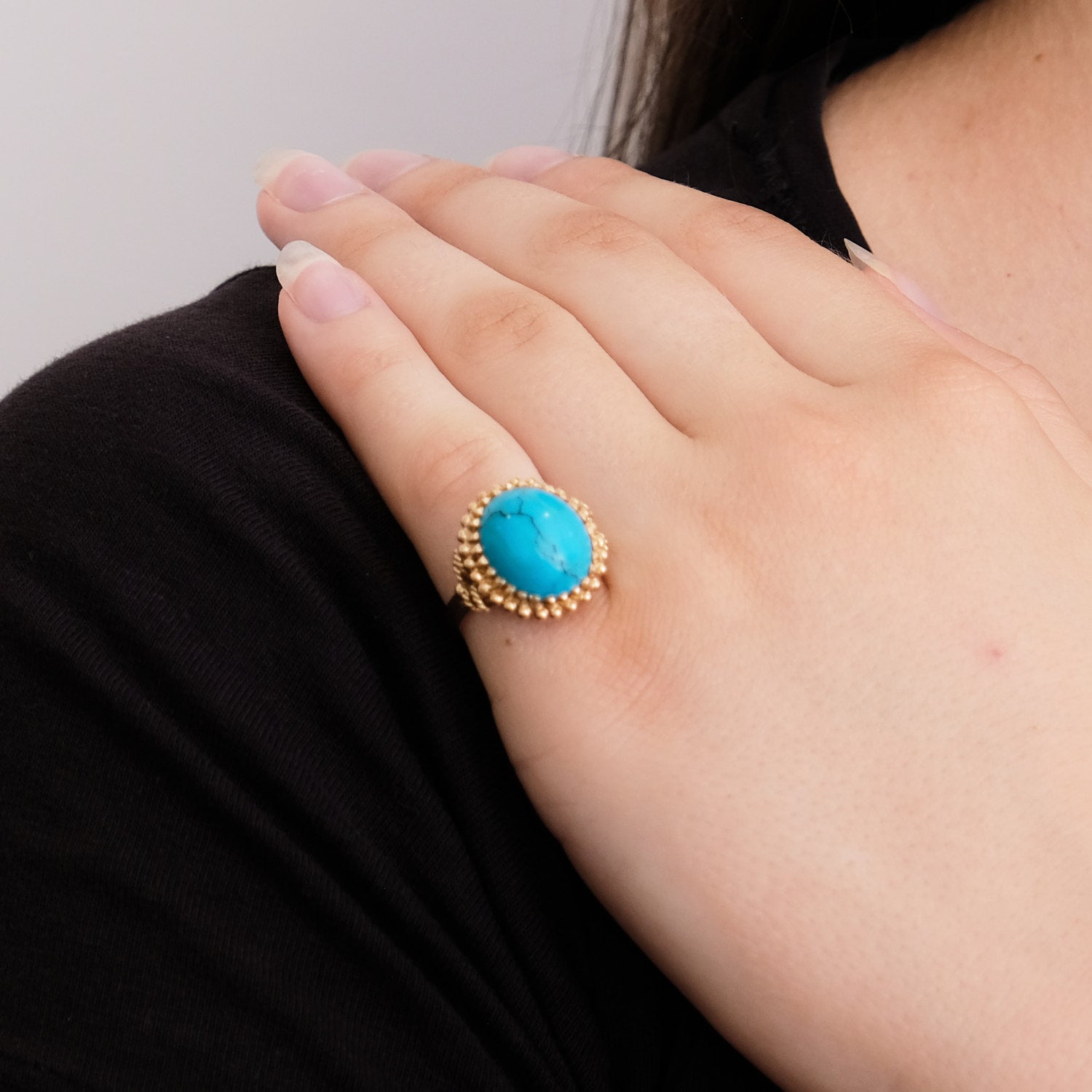 Bague cabochon turquoise en or rose.