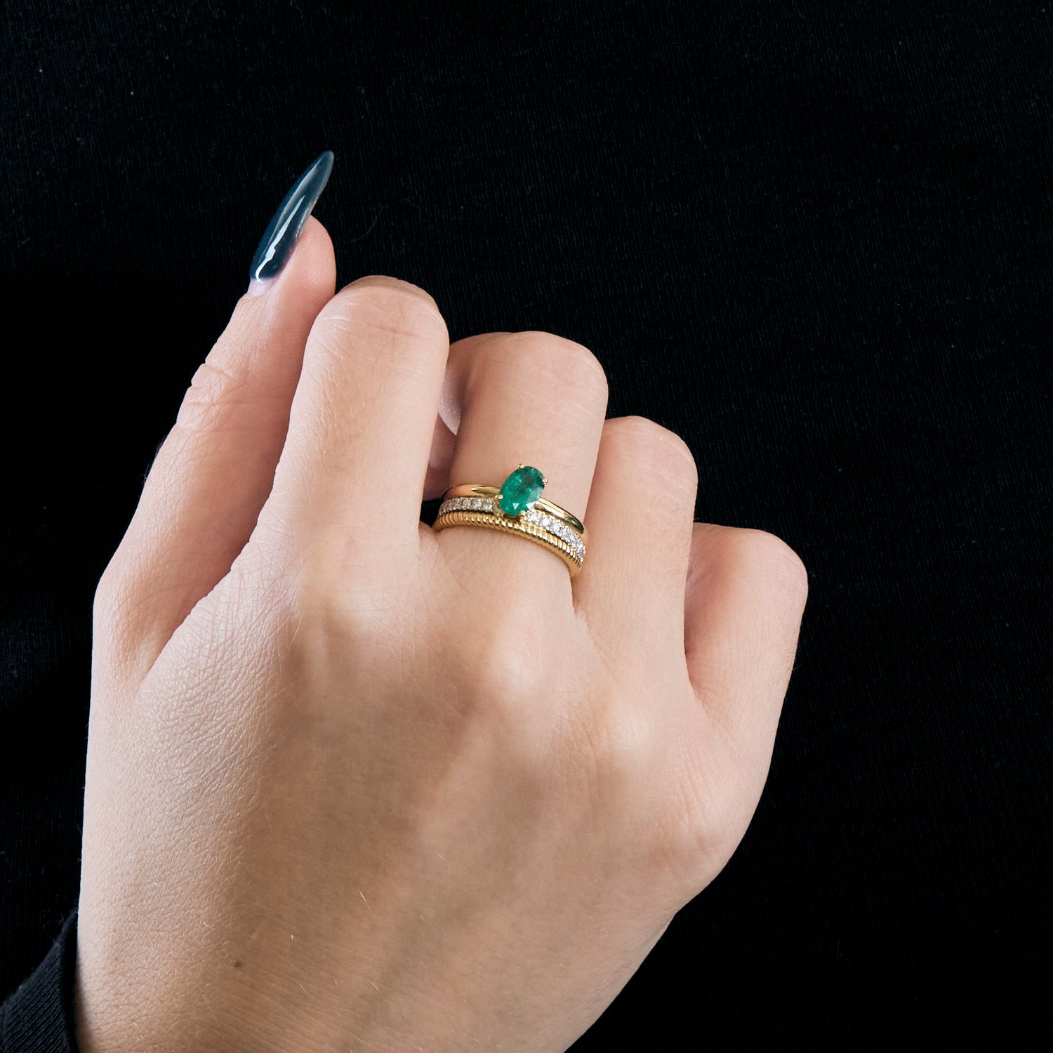 Bague multi-anneaux 3 rangs émeraude.