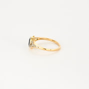 Bague en or jaune avec Saphir.