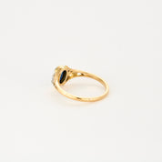 Bague en or jaune avec Saphir.