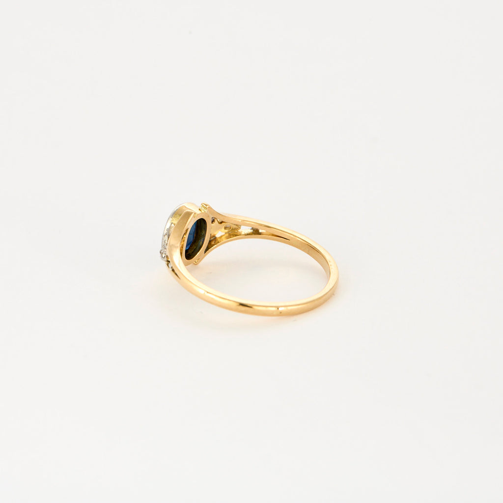 Bague en or jaune avec Saphir.