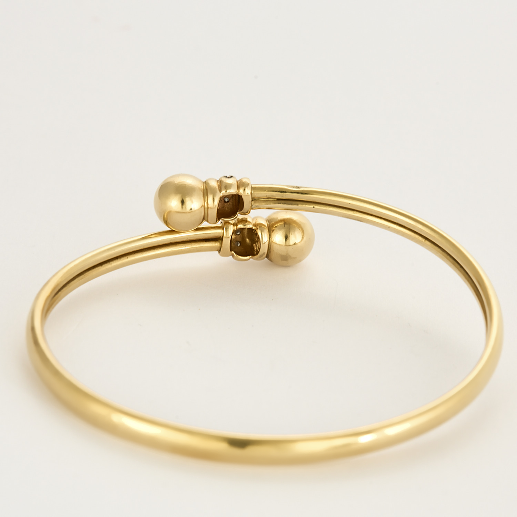Bracelet ancien style jonc en or jaune et diamants