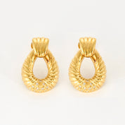 Boucles d'oreilles en or jaune et diamants.