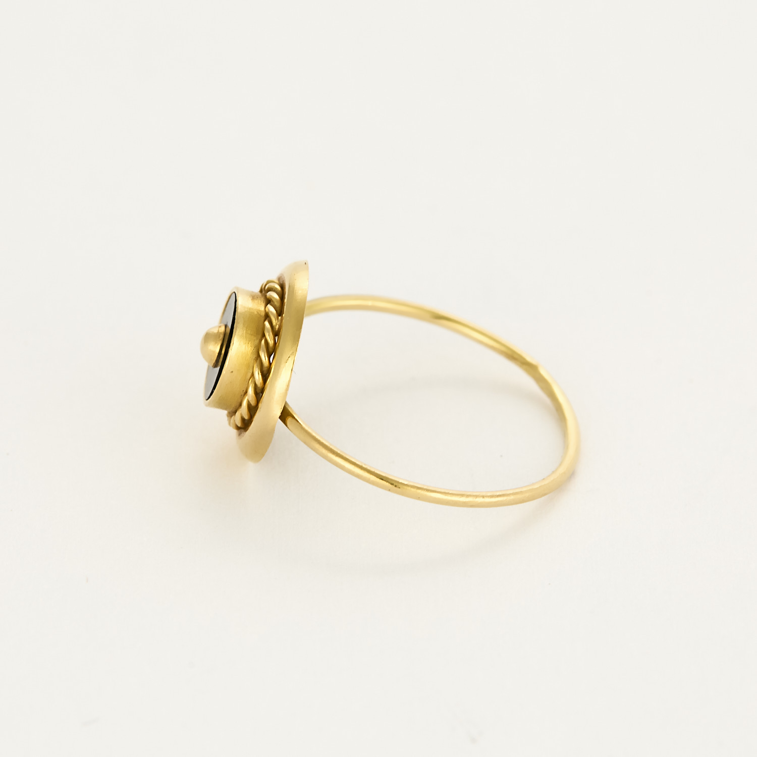 Bague vintage or jaune et Onyx