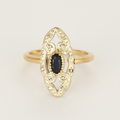 Bague marquise ancienne en or, diamants et centre saphir.