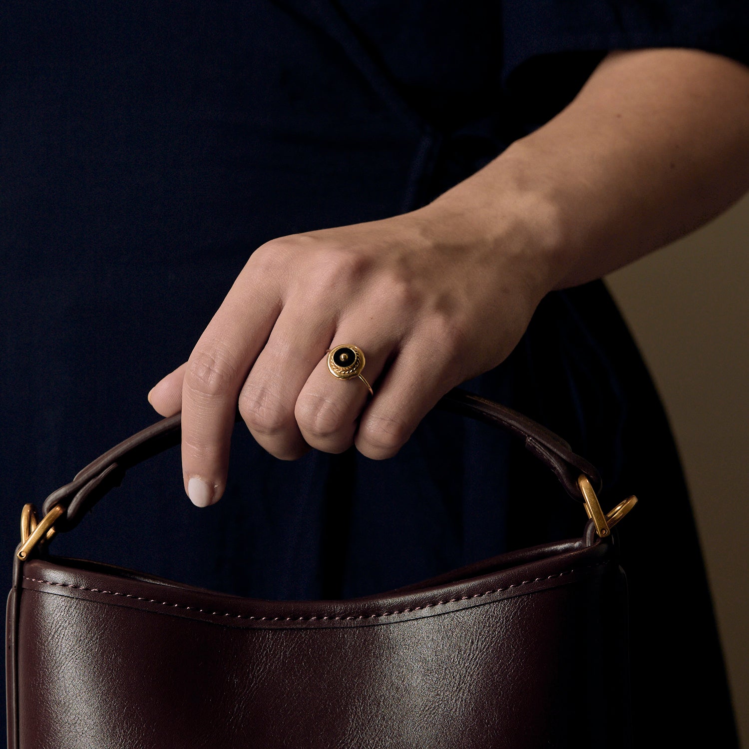 Bague vintage or jaune et Onyx