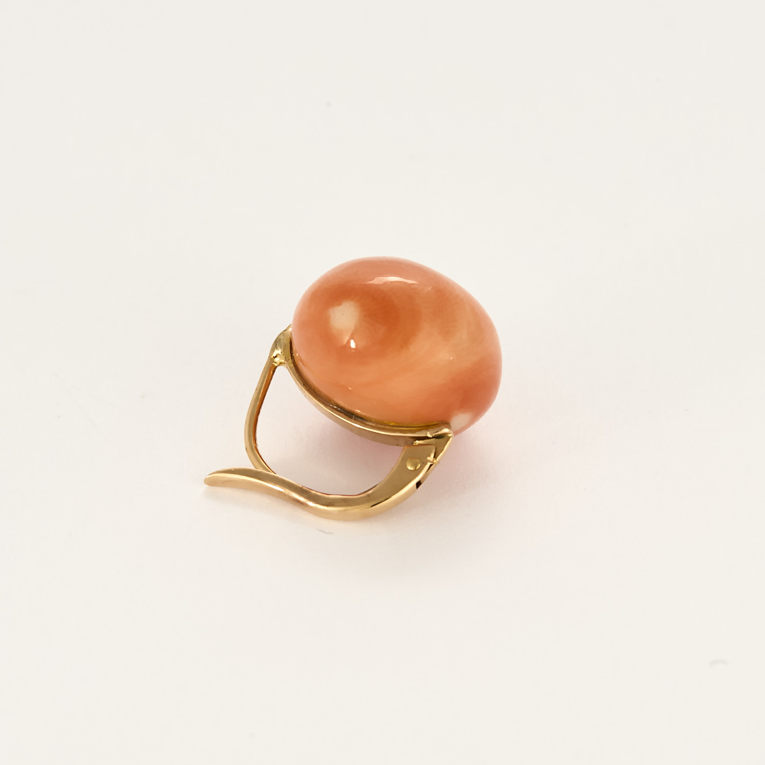 Dormeuses anciennes en or rose et perles de Corail ancien 15mm.