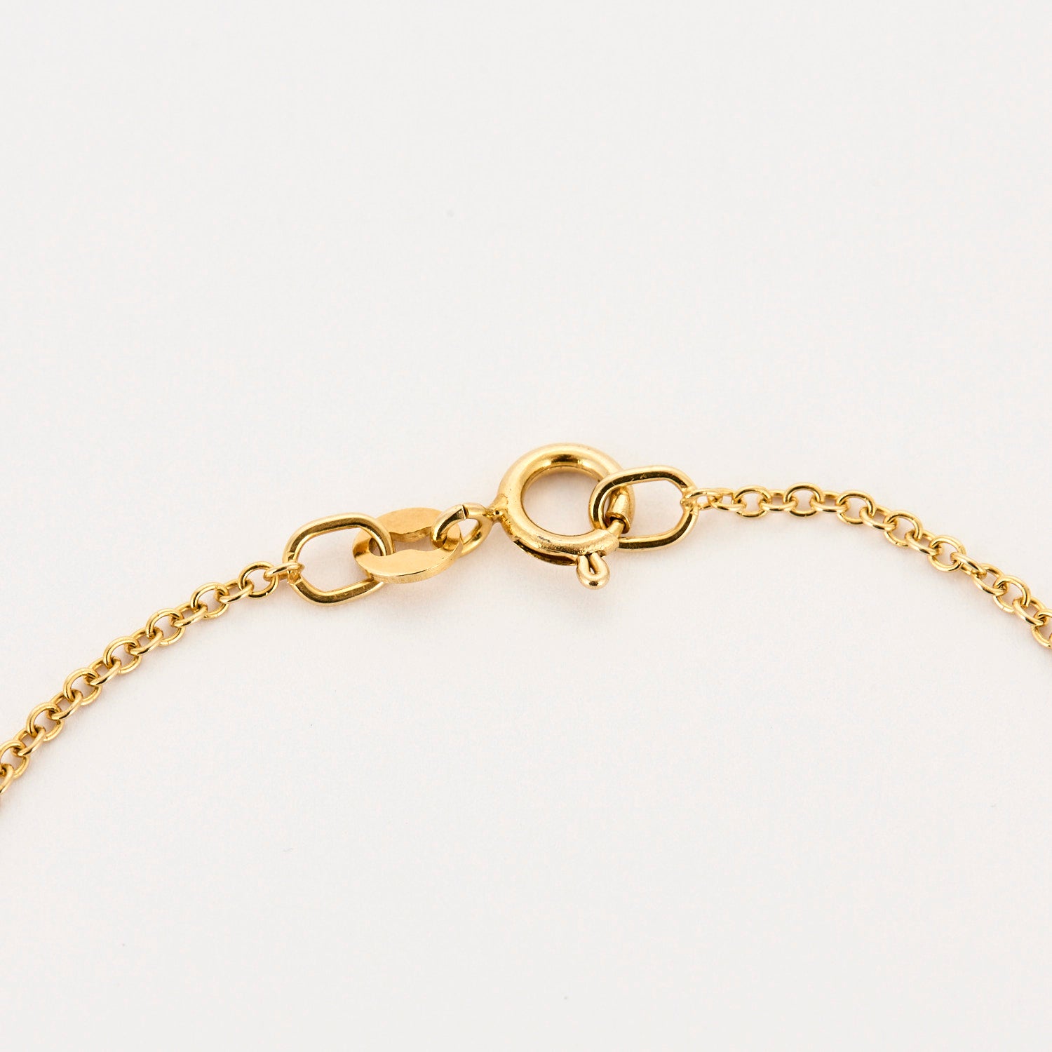 Collier en or, diamants, saphir, rubis et émeraude.