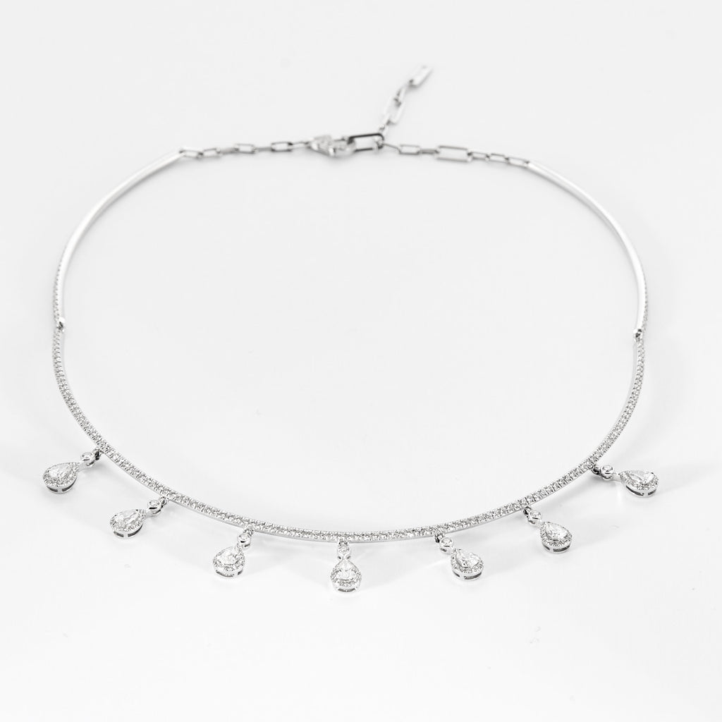 Collier MESSIKA model "Sofia" en or blanc et diamants.