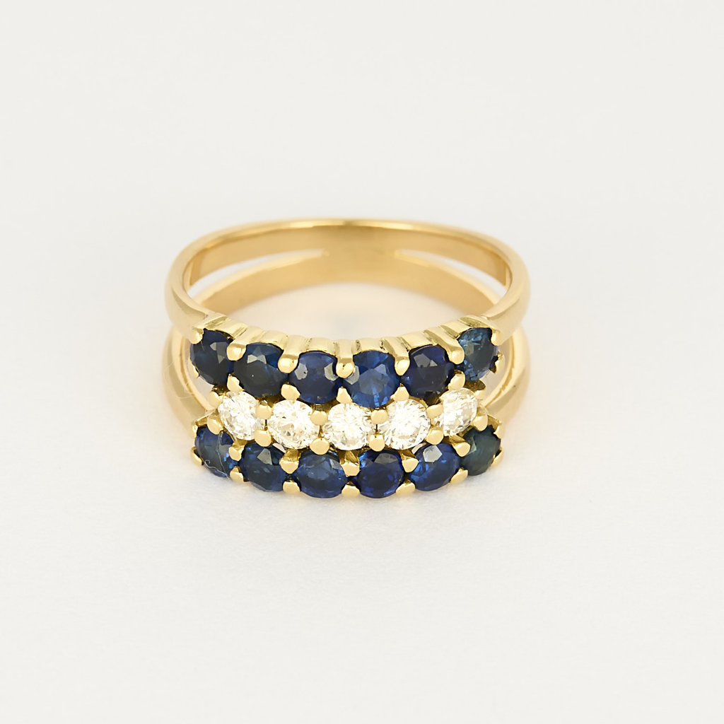 Bague ou demie alliance saphirs et diamants en or jaune.