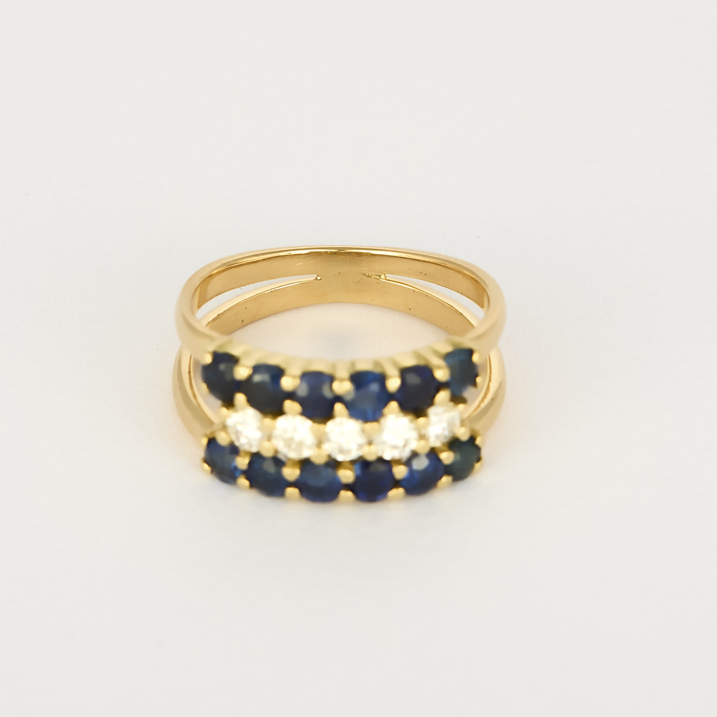 Bague ou demie alliance saphirs et diamants en or jaune.
