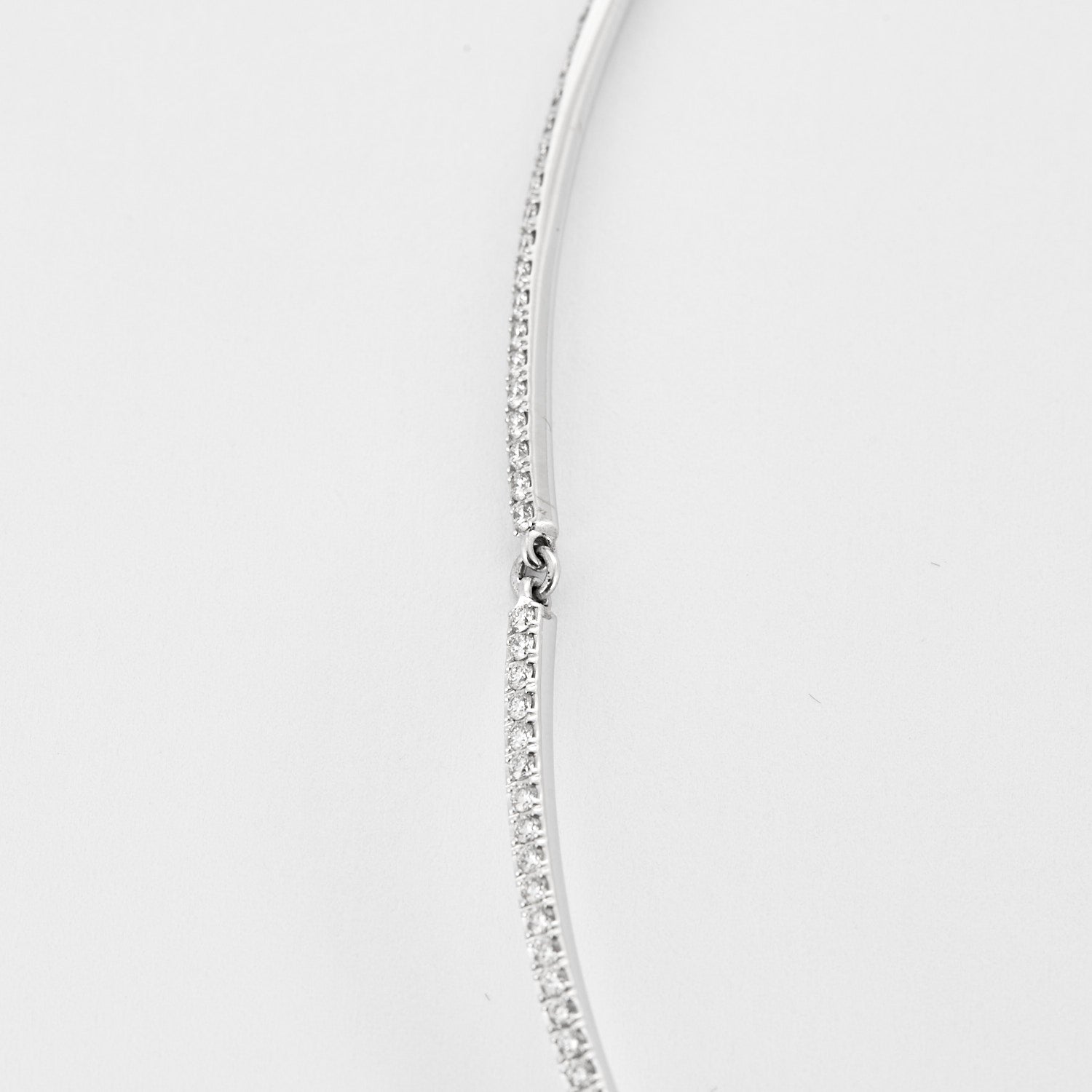 Collier MESSIKA model "Sofia" en or blanc et diamants.