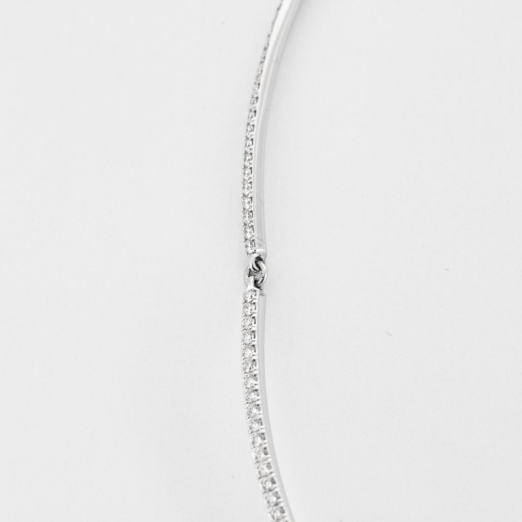 Collier MESSIKA model "Sofia" en or blanc et diamants.
