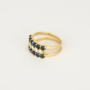 Bague ou demie alliance saphirs et diamants en or jaune.