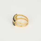 Bague ou demie alliance saphirs et diamants en or jaune.