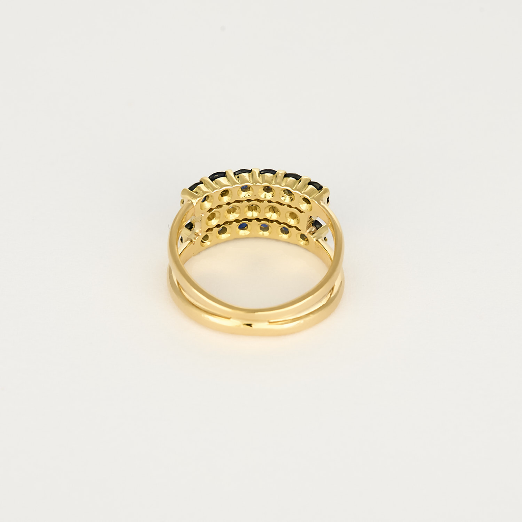 Bague ou demie alliance saphirs et diamants en or jaune.