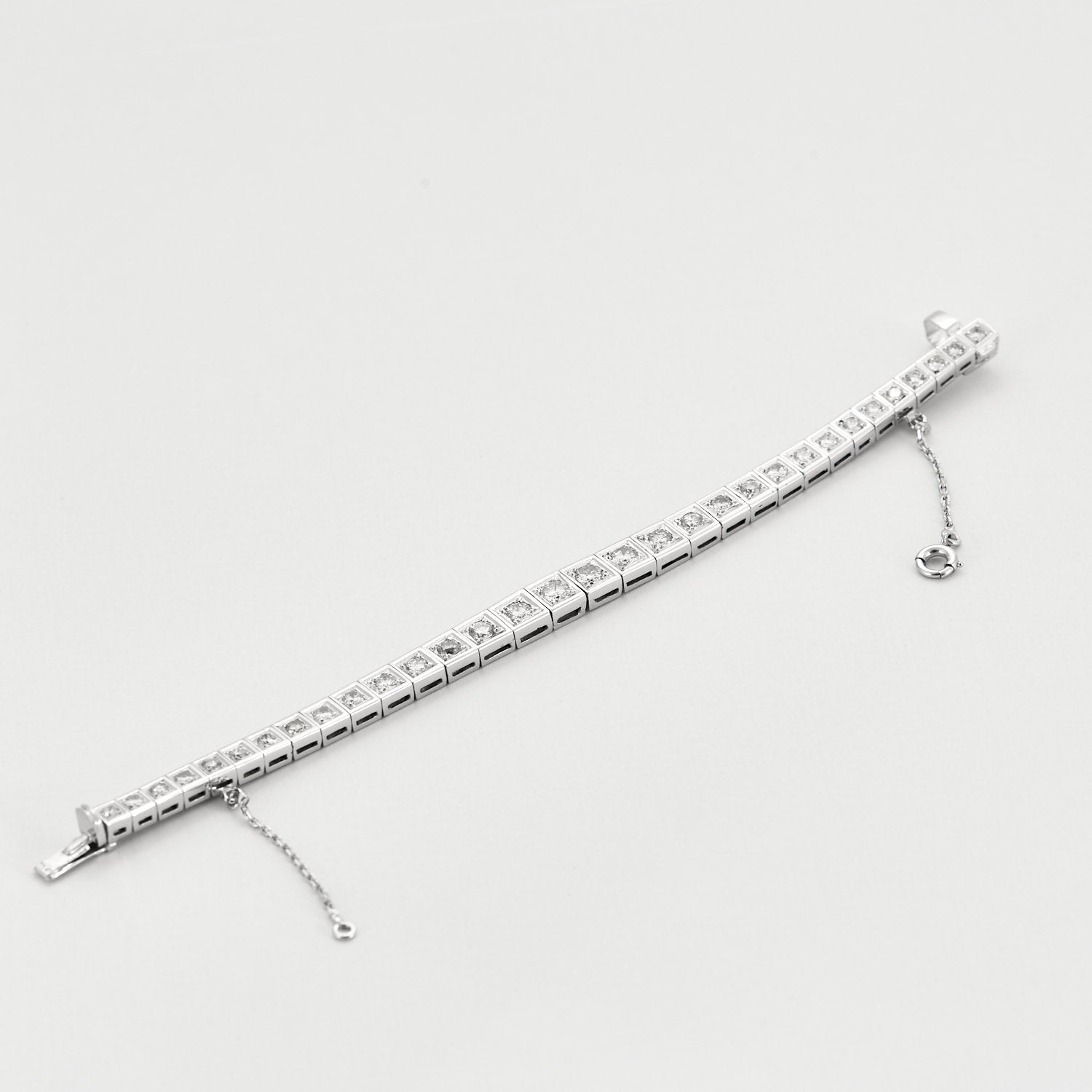 Bracelet ligne Art Déco en platine et diamants