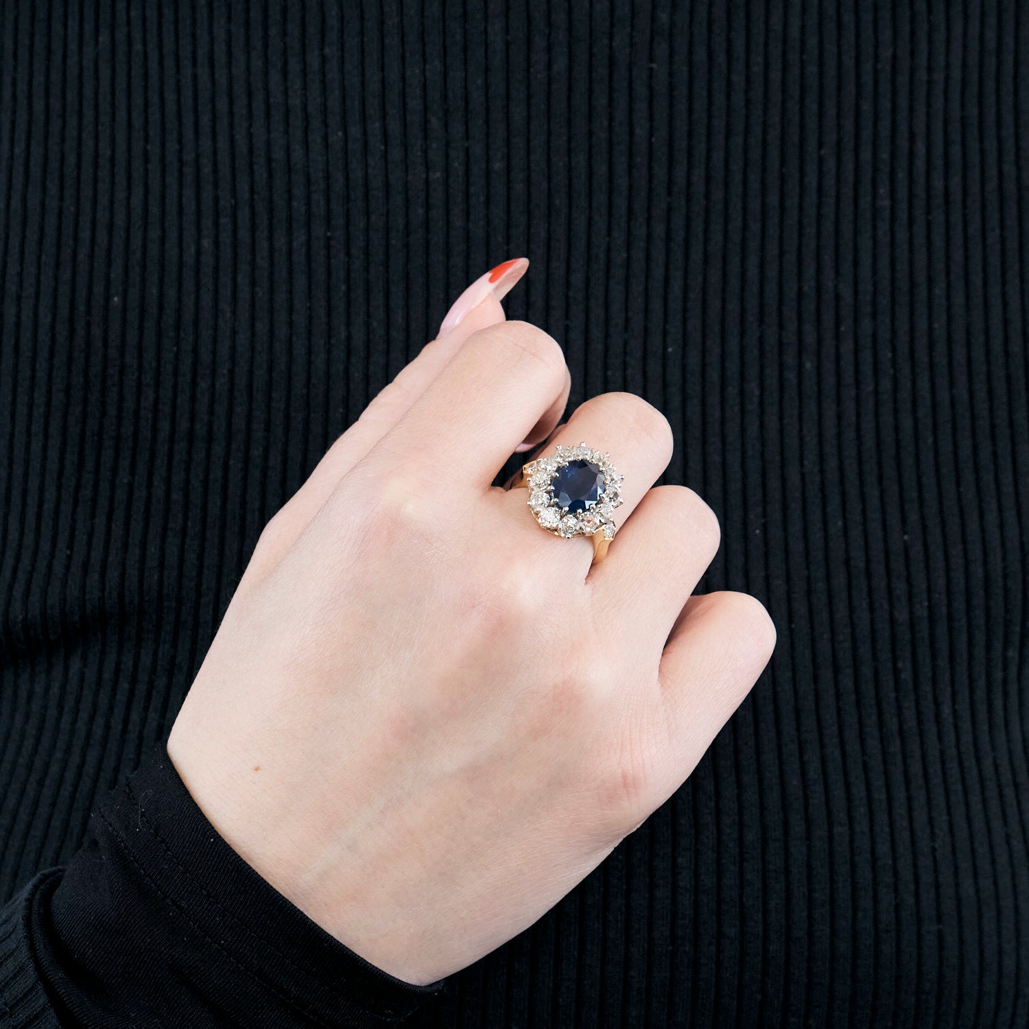Bague pompadour saphir 3 carats et diamants.