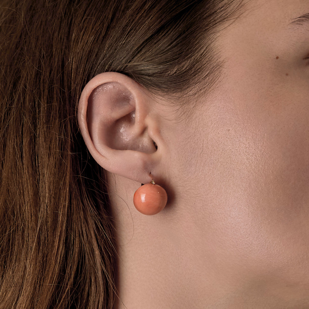 Dormeuses anciennes en or rose et perles de Corail ancien 15mm.