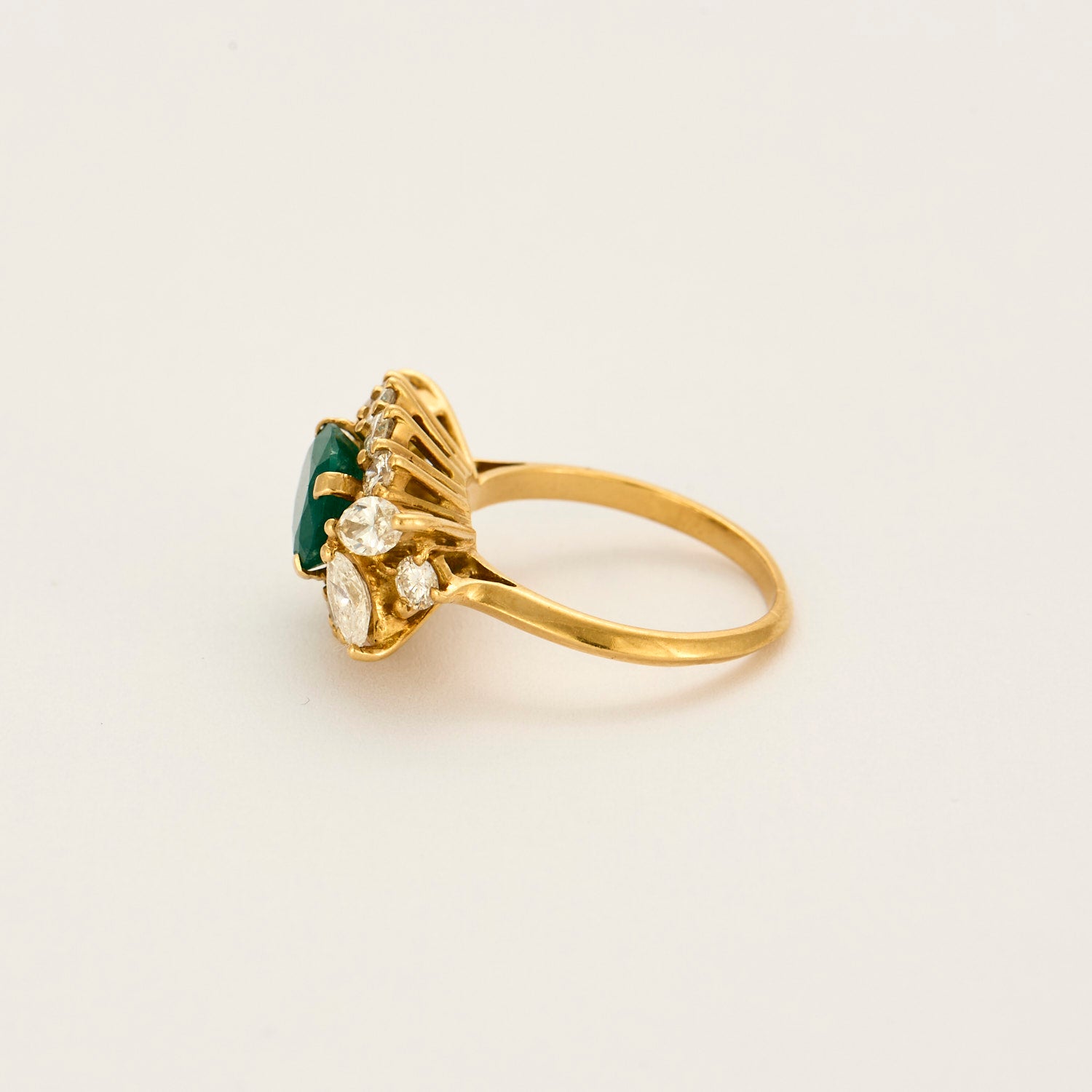 Bague panier vintage émeraude et diamants or jaune
