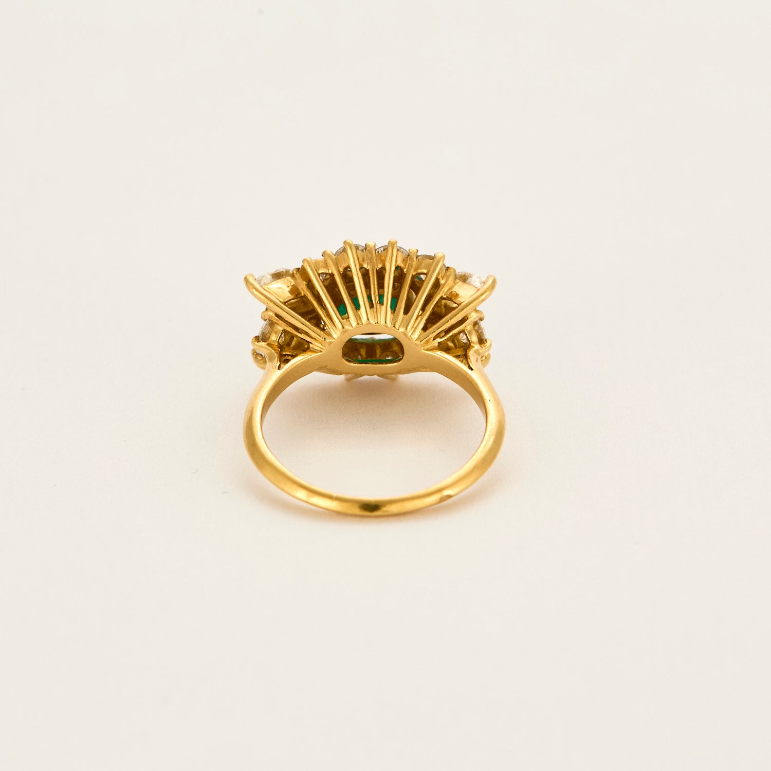 Bague panier vintage émeraude et diamants or jaune