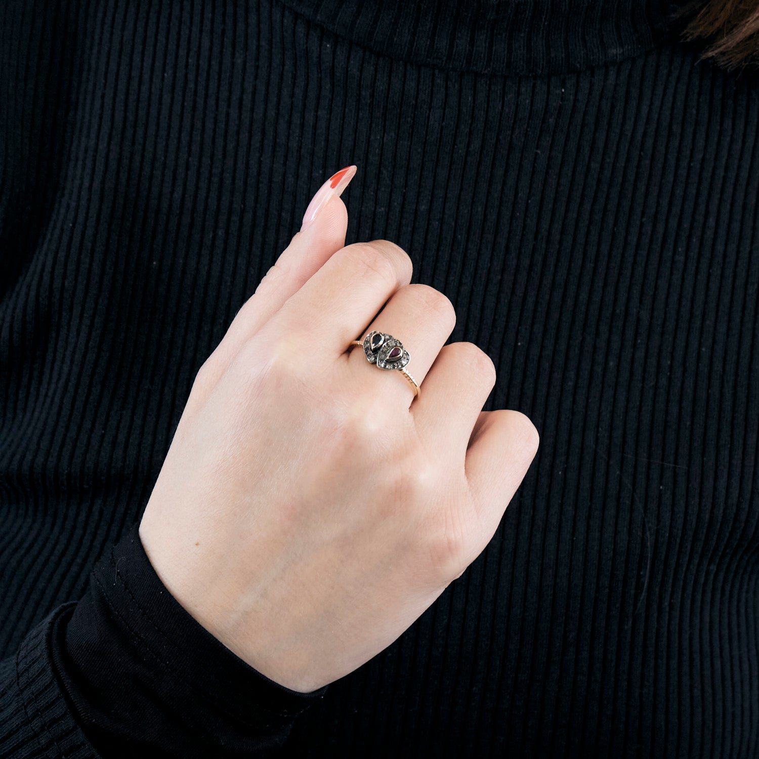Bague vintage en or, diamants, rubis et saphir.