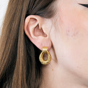 Boucles d'oreilles en or jaune et diamants.