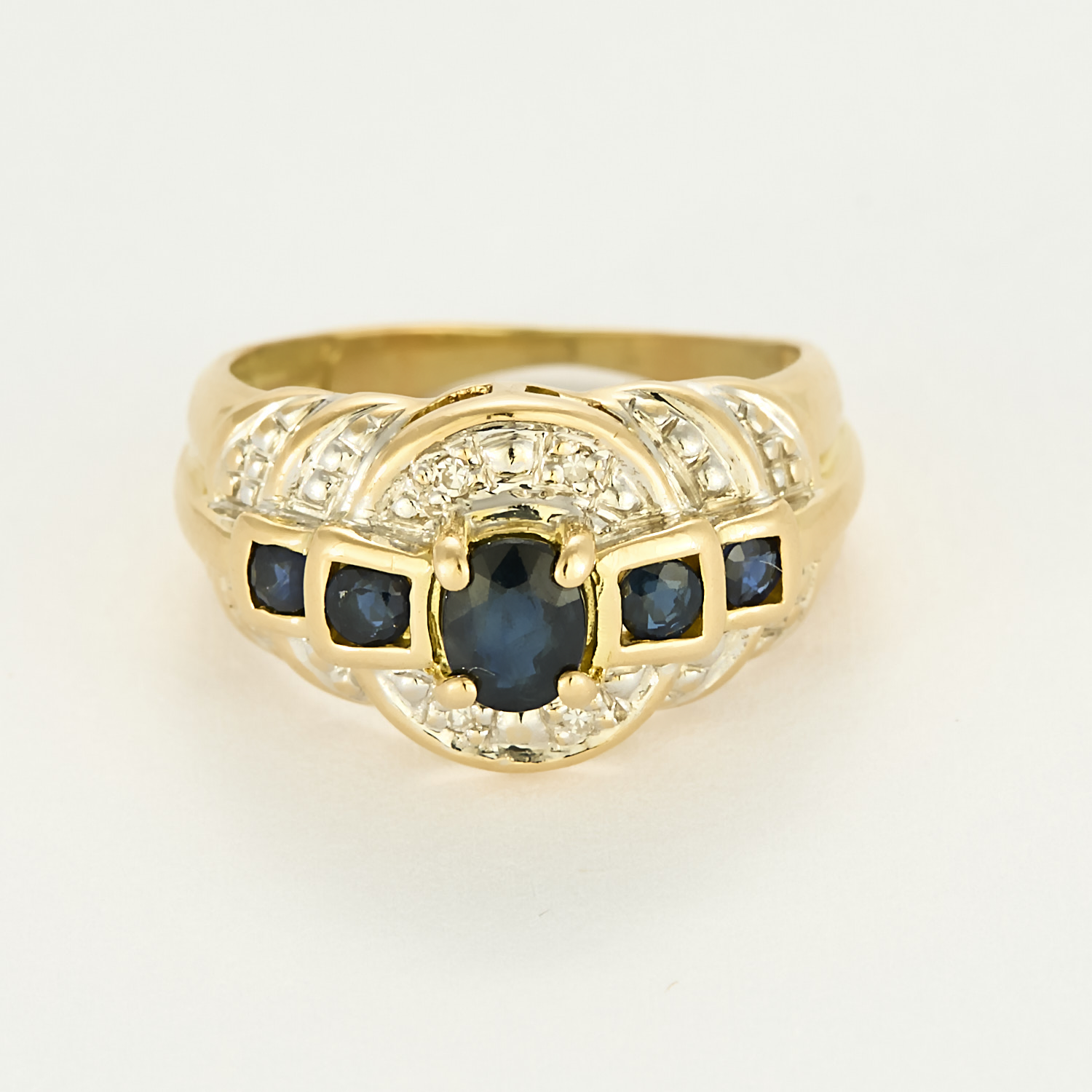 Bague vintage or jaune et saphirs.