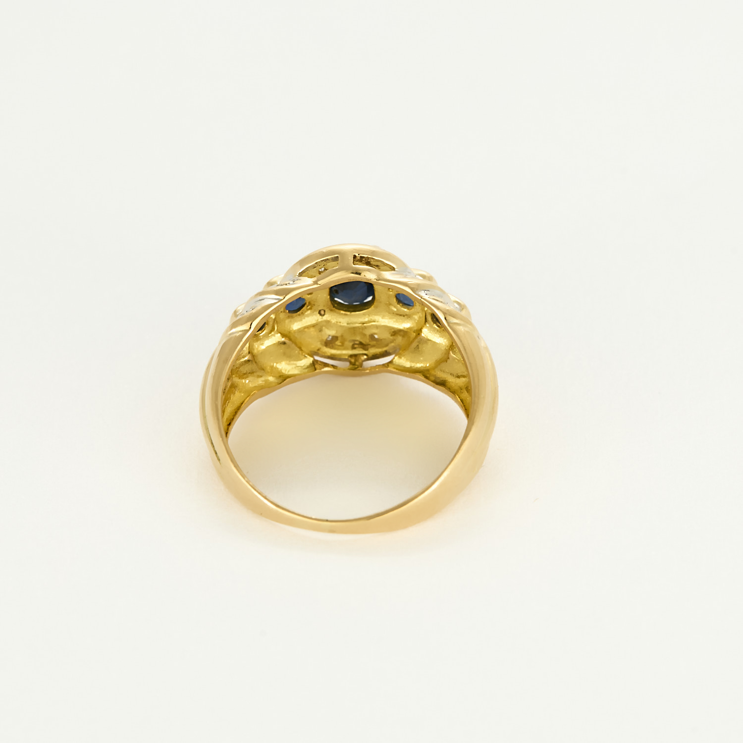 Bague vintage or jaune et saphirs.