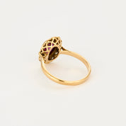 Bague marguerite en or jaune, diamants et centre rubis.