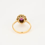Bague marguerite en or jaune, diamants et centre rubis.