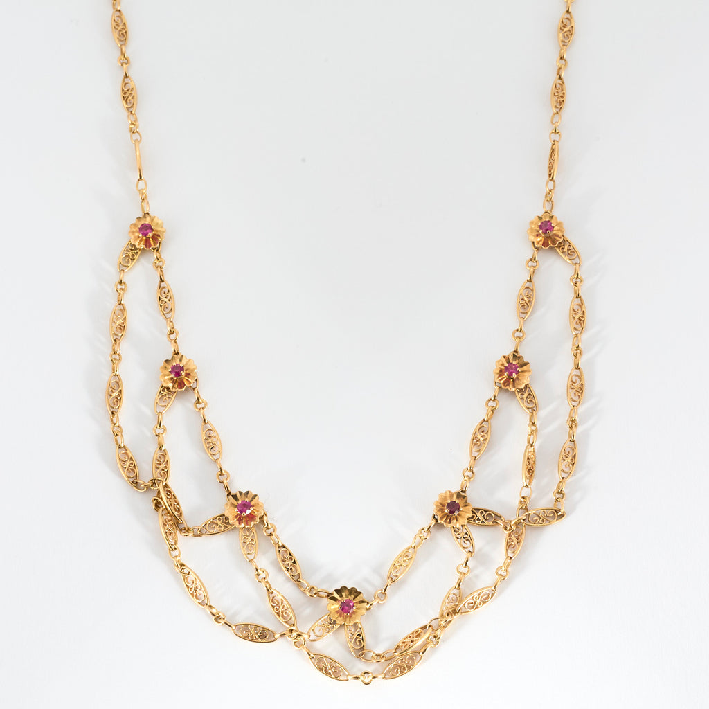 Collier filigrane collerette en or et rubis