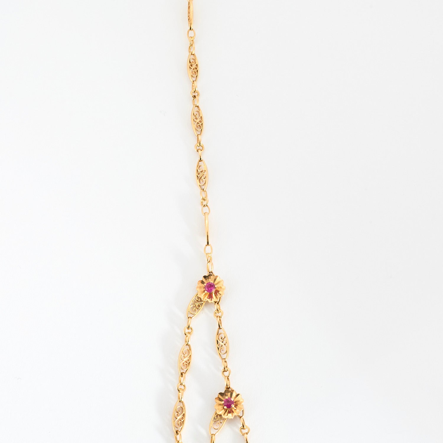 Collier filigrane collerette en or et rubis