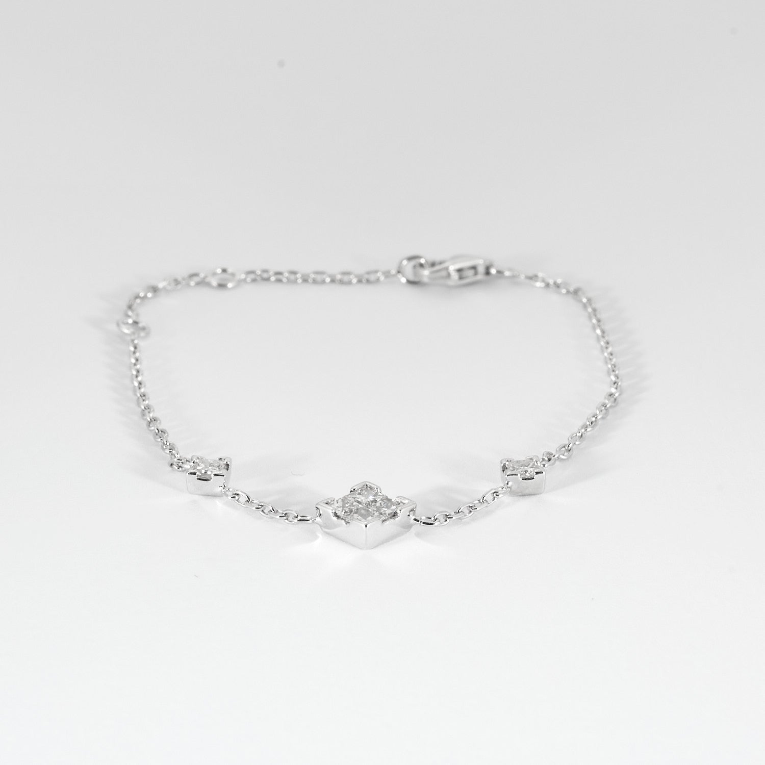 Bracelet diamants princesses en or blanc