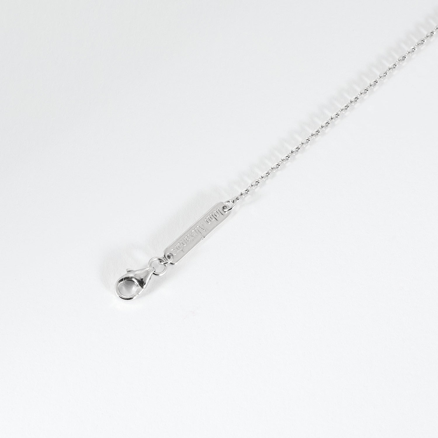 Bracelet infini en or blanc et diamants