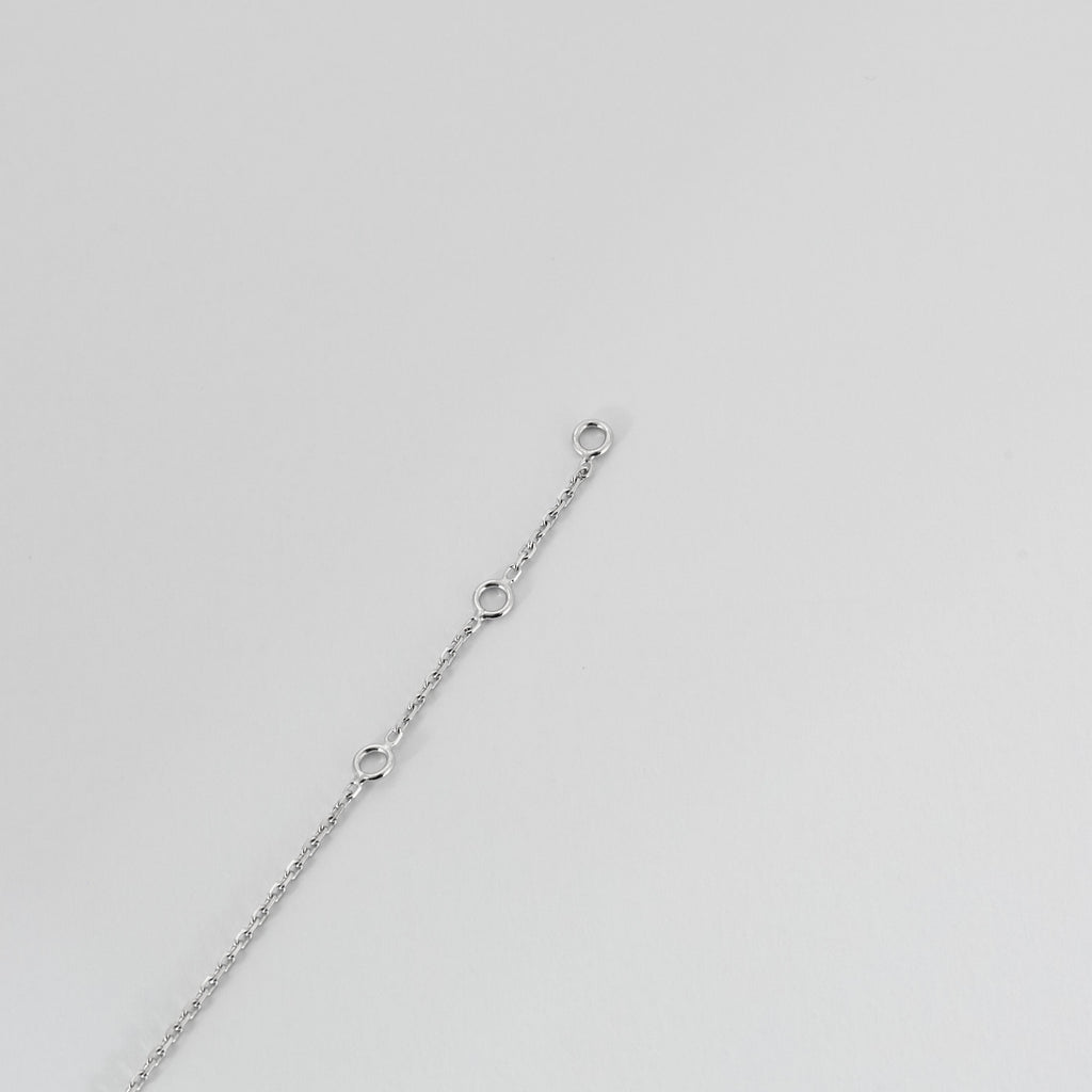 Bracelet infini en or blanc et diamants