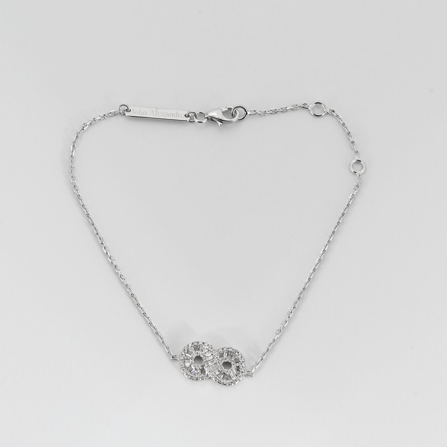 Bracelet infini en or blanc et diamants