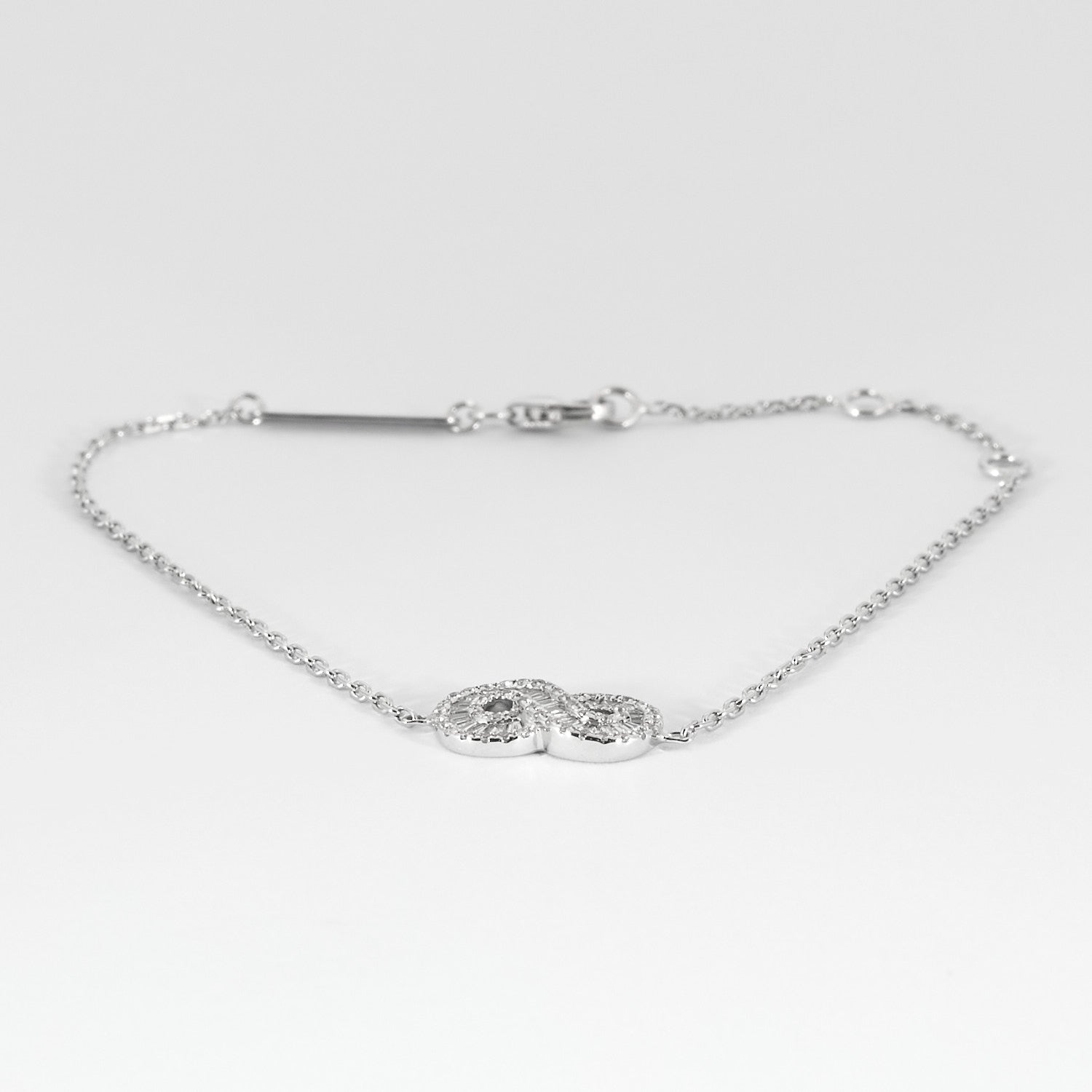Bracelet infini en or blanc et diamants