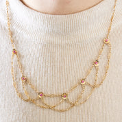 Collier filigrane collerette en or et rubis