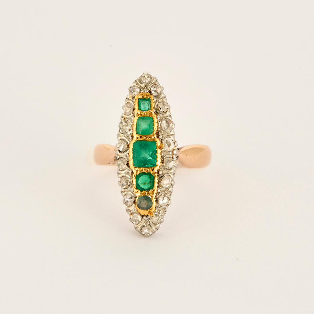 Bague Marquise en or, diamants et émeraudes.