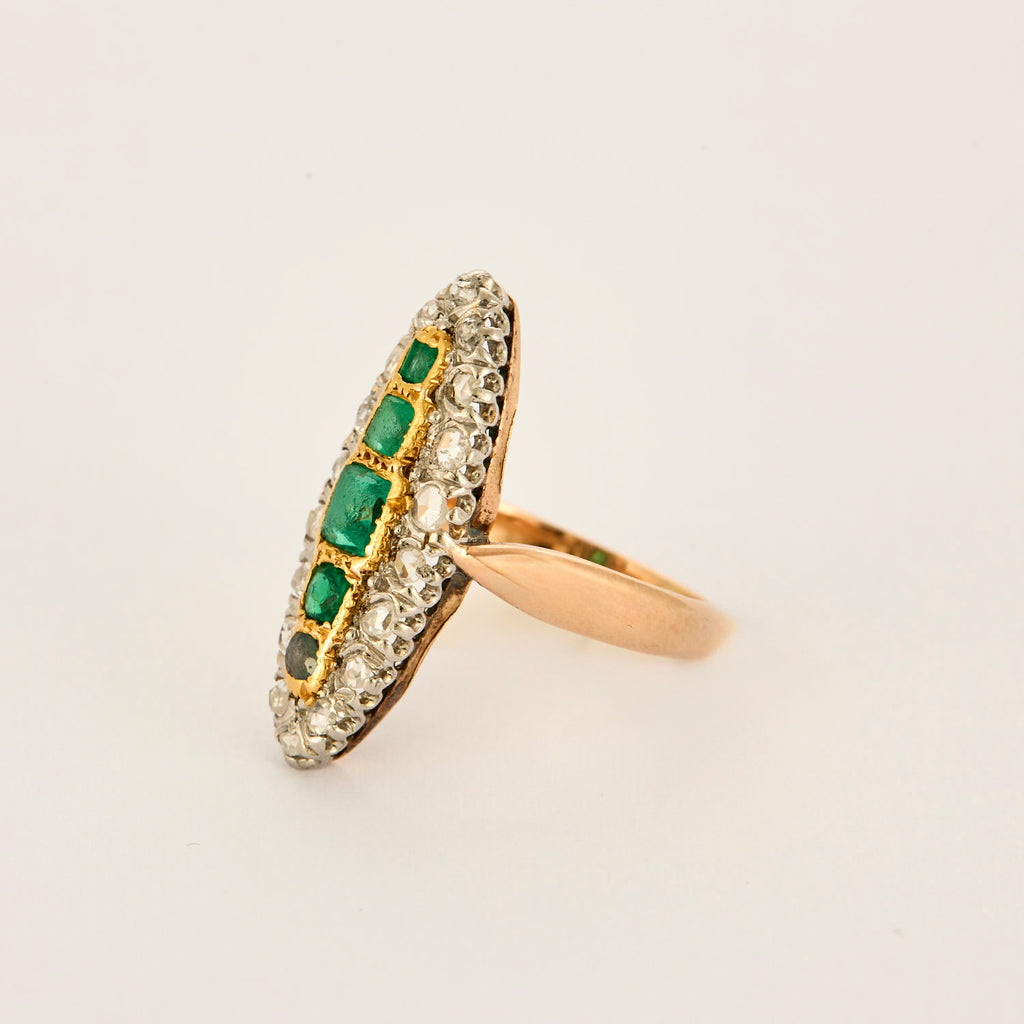 Bague Marquise en or, diamants et émeraudes.