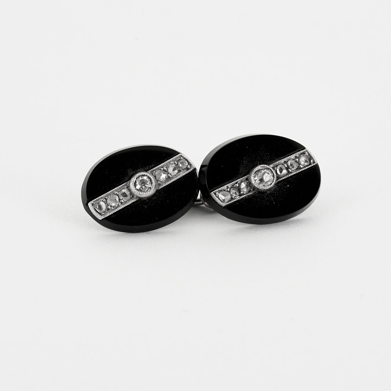 Bontons de manchettes 1930 en onyx et diamants.