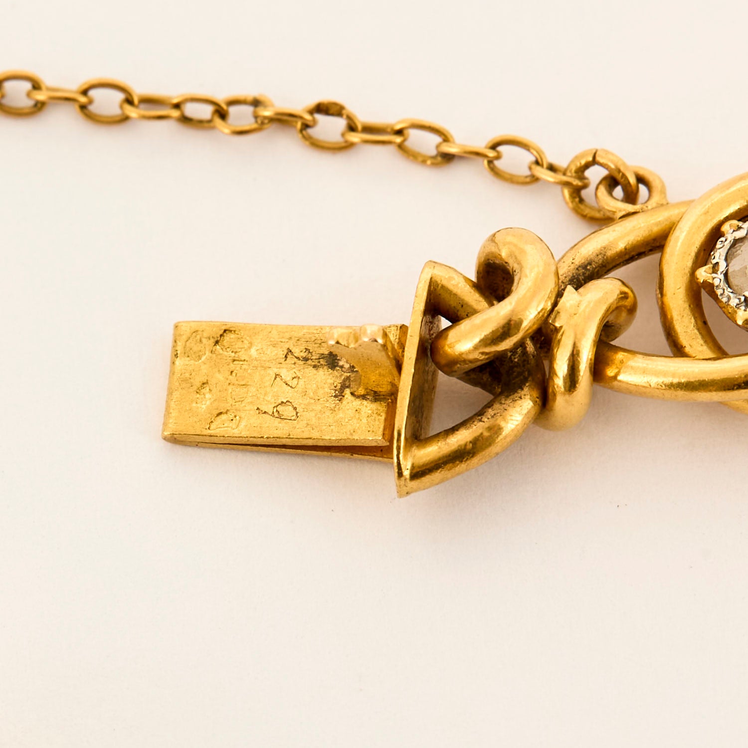 Bracelet ancien en or jaune et diamants tailles roses.