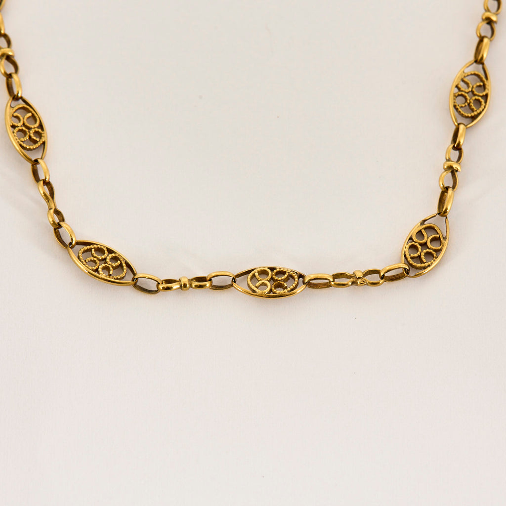 Chaine vintage filigrane fine en or jaune.