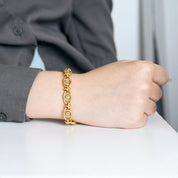 Bracelet ancien en or jaune et diamants tailles roses.