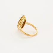 Bague marquise en or jaune, diamants et rubis.